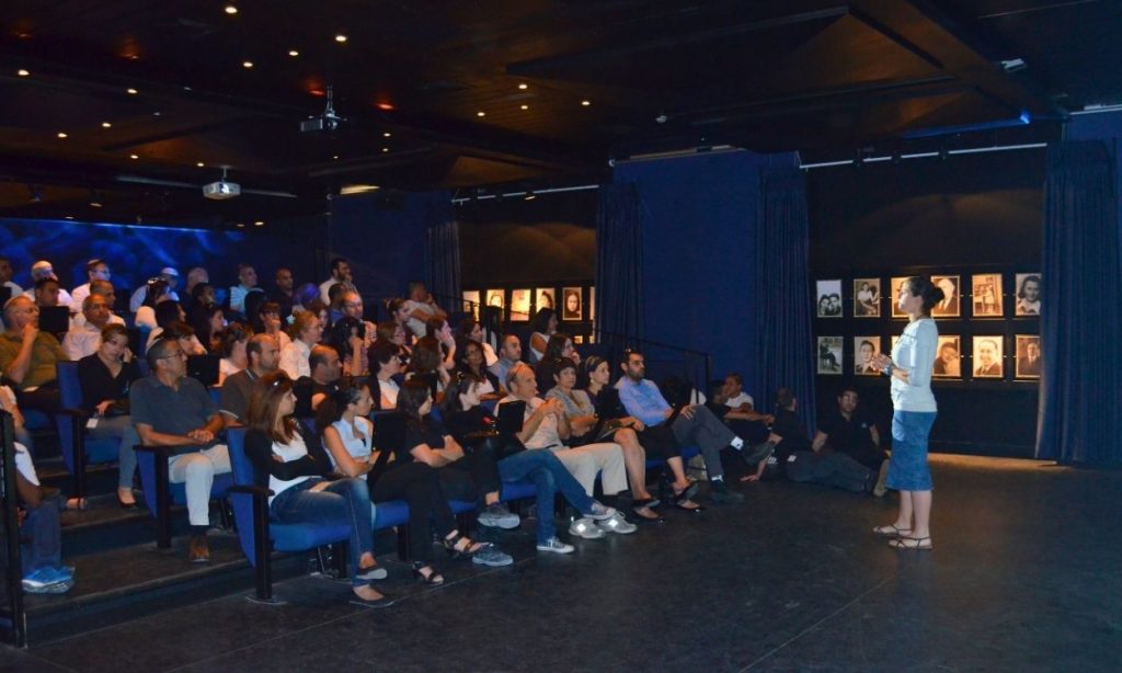 מיצג "בית הזכוכית" בבית העדות - סיפור הצלה נועז בלב בודפשט