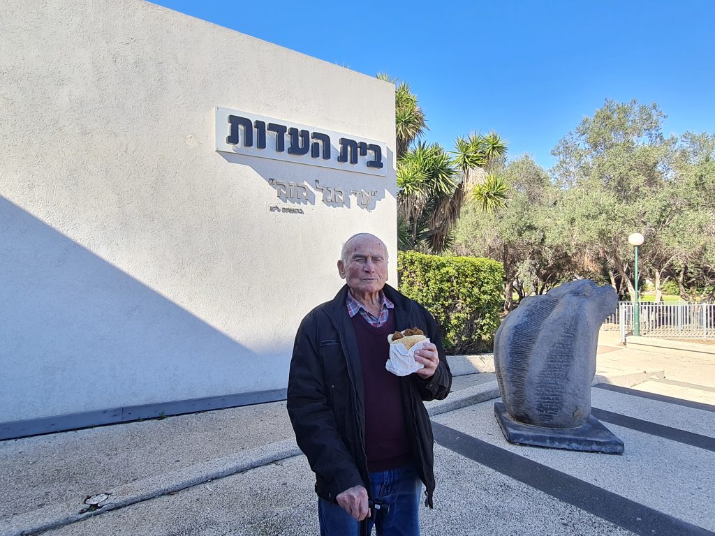 דוד "דוגו" לייטנר בבית העדות בניר גלים