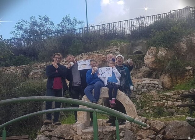 חיים רודאל עם אבנר רודאל במבצע דוגו בגן החרוב